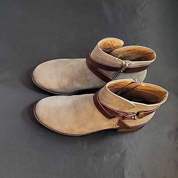 BRAND NEW I LOVE COMFORT VINTAGE ROUND TOE CROSSOVER BUCKLE STRAP ANKLE BOOTIES - Picture 6 of 16